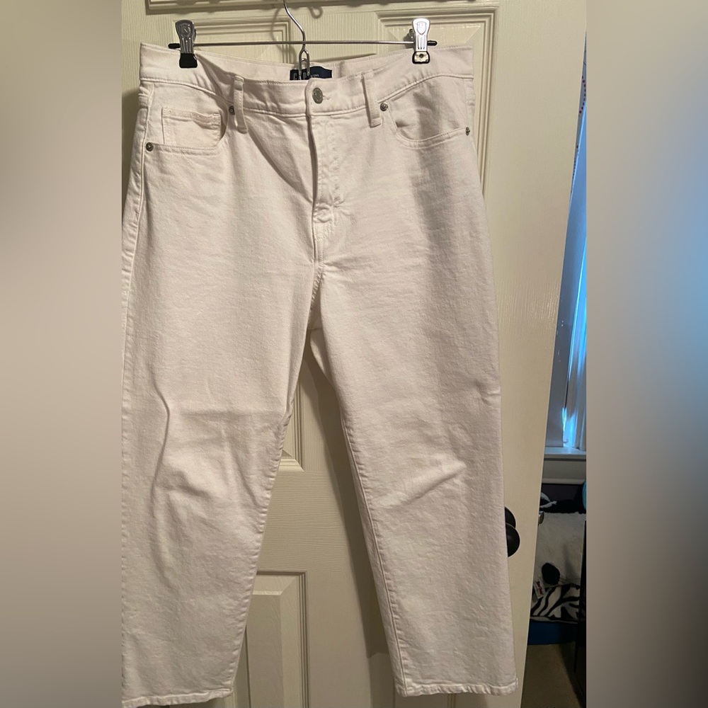 Gap girlfriend jeans. White. Size 8/29 short
